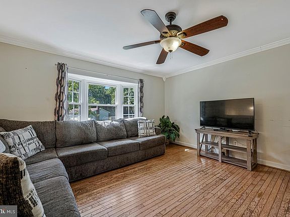 4th image of 7473 Robin Rd