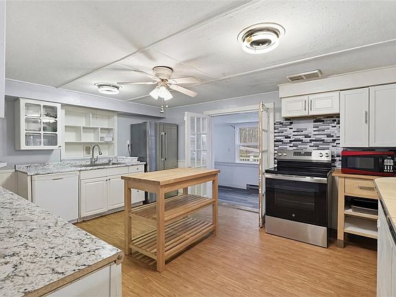 2nd image of 438 Lindsay Rd