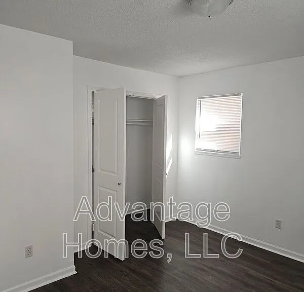 702 N 70th St — Photo 20