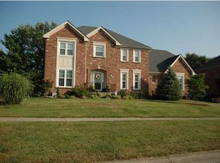 807 Foxfire Dr, Louisville, KY 40223