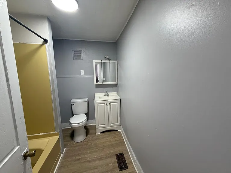 533 W Greene St — Photo 10