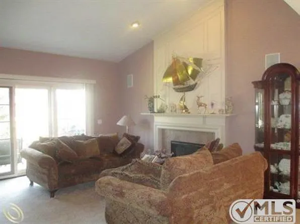 1315 Copper Cir #1, Rochester, MI 48306
