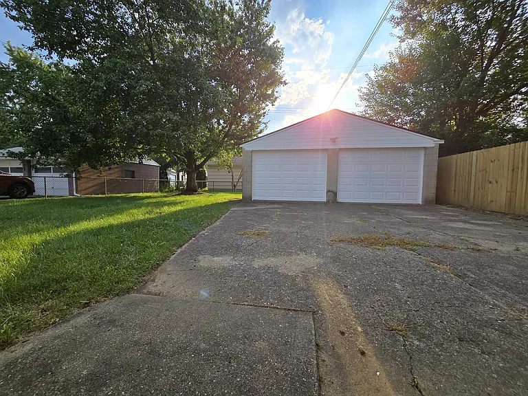 4333 Maplegrove Dr — Photo 19