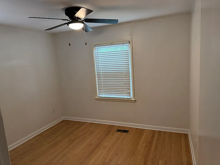 331 W Hurd St — Photo 2