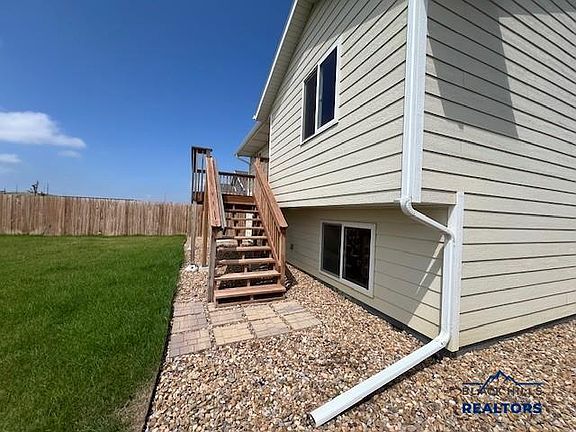 5th image of 427 Diamond Ridge Blvd