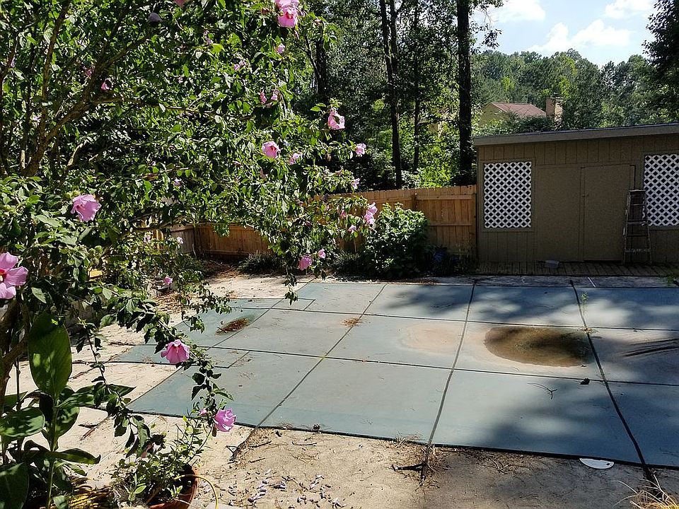 2nd image of 3043 Pointe Ct