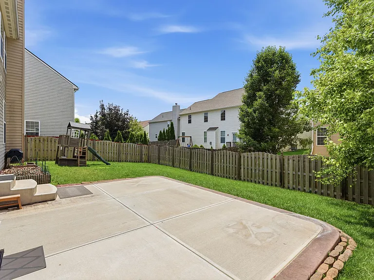 12250 Eddington Pl — Photo 40