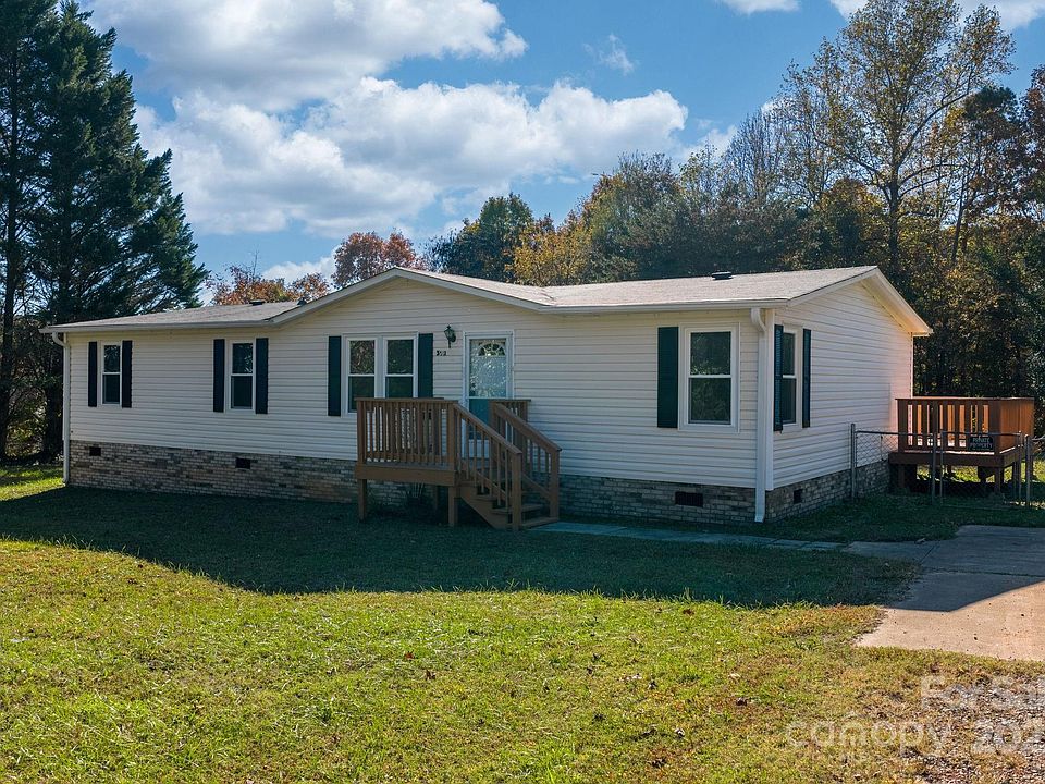 1st image of 390 River Shoals Ridge Dr