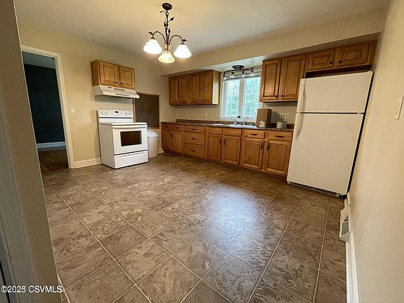3rd image of 818 Saint Paul St