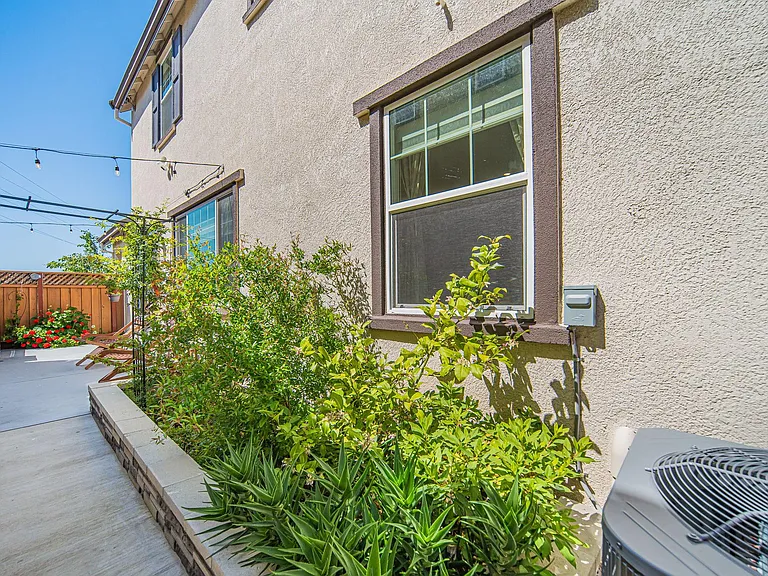 153 E Central Pkwy — Photo 12