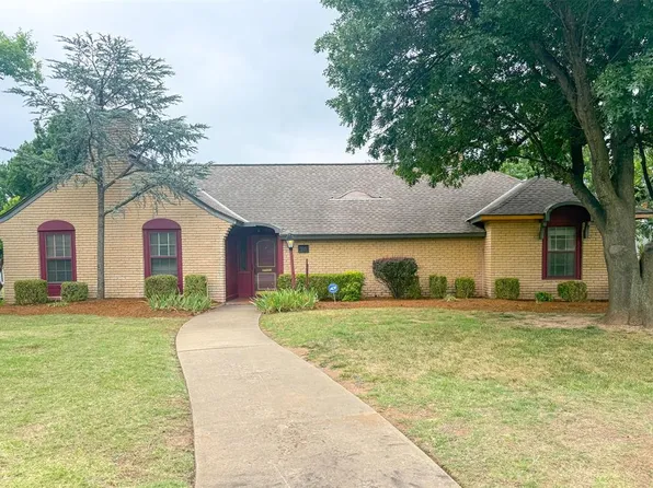1816 Huntington Ave, Nichols Hills, OK 73116