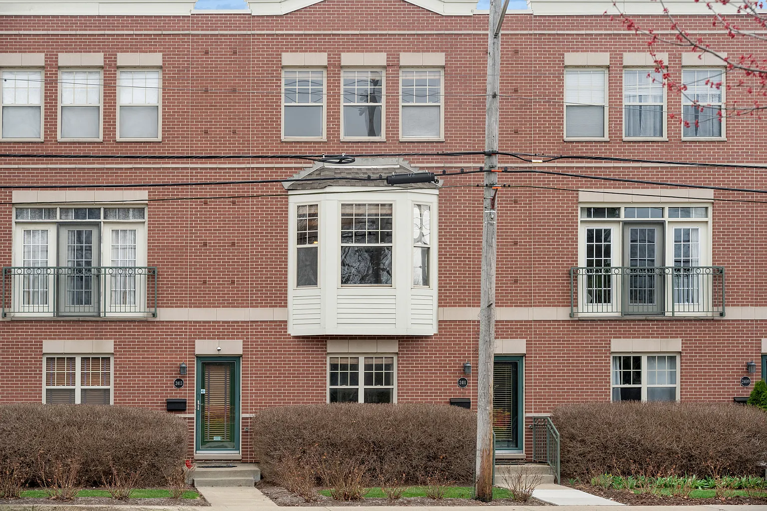 2411 N 75th Ave photo 1