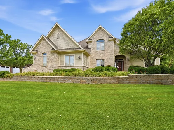 6117 Whitetail Ridge Dr, Yorkville, IL 60560