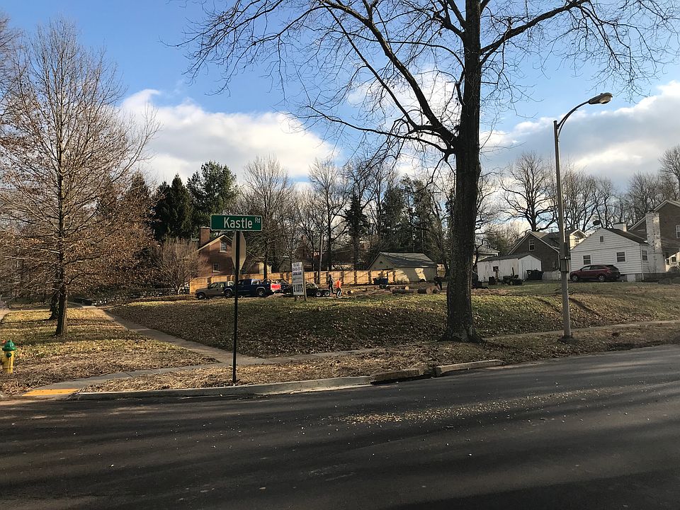 1st image of 702 Cooper Dr