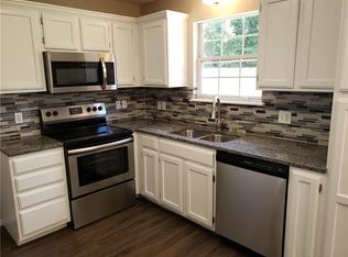 5632 NW Plantation Dr, Lees Summit, MO 64064
