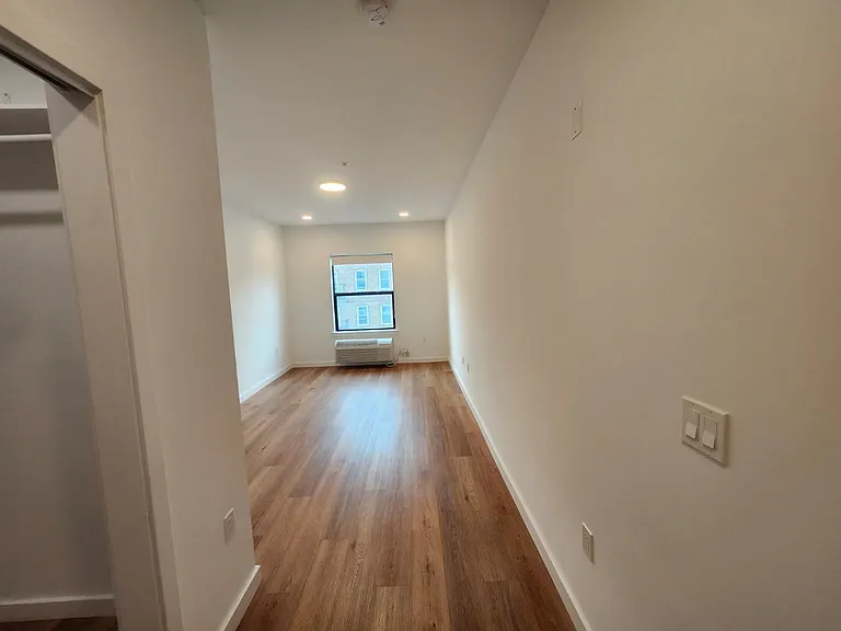 27 Freeway Dr E #45E — Photo 8