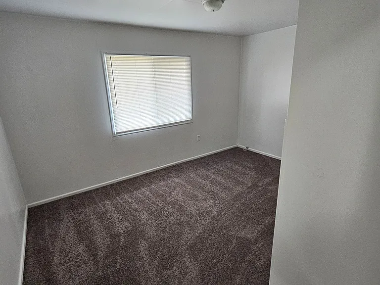 215 Elm St — Photo 10