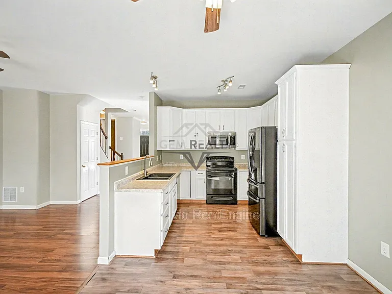 5218 Drakes Ct — Photo 9