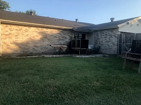 1201 Meadow Creek Dr — Photo 4
