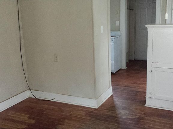 2nd image of 302 Ayrshire St