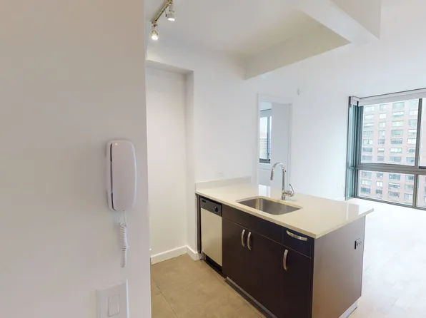 808 Columbus Avenue image 3 of 9