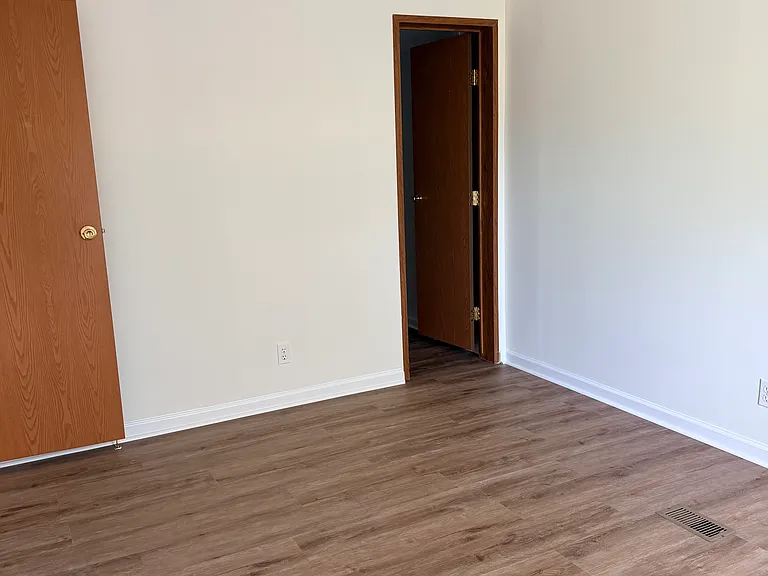 410 Thornburg Rd — Photo 16
