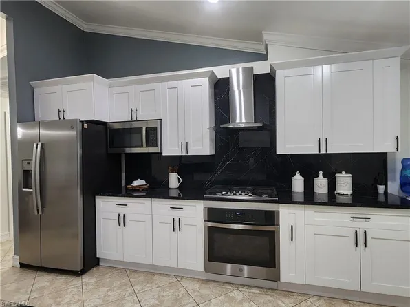 111 2nd ST SE, NAPLES, FL 34117