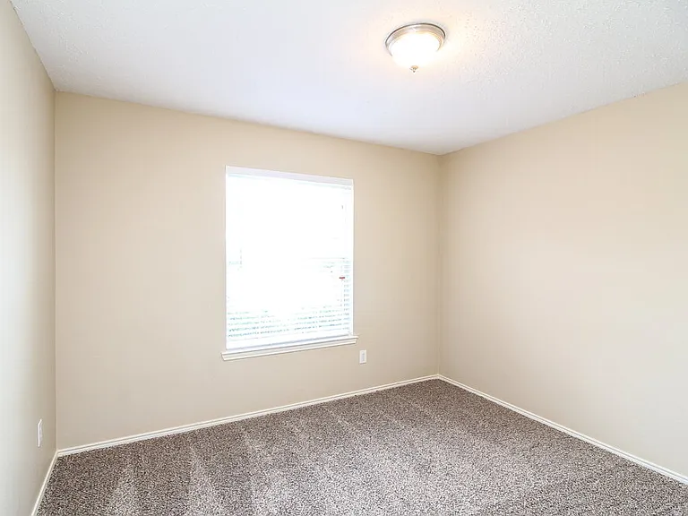 2024 Northridge Dr — Photo 11