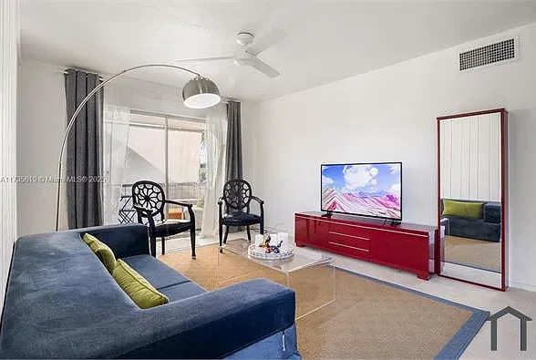 2 bed, 1200 sqft, $2,850 — Photo 2