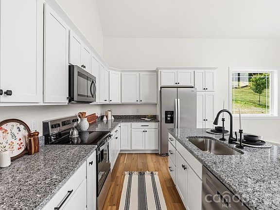4th image of 49 Grace Ct