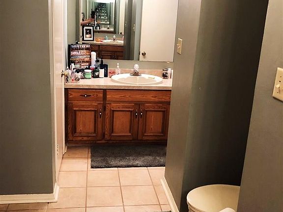 4th image of 2302 Deanna Ave