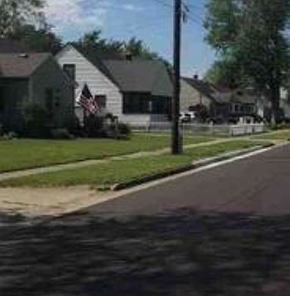 Exterior Neighborhood (street photo)