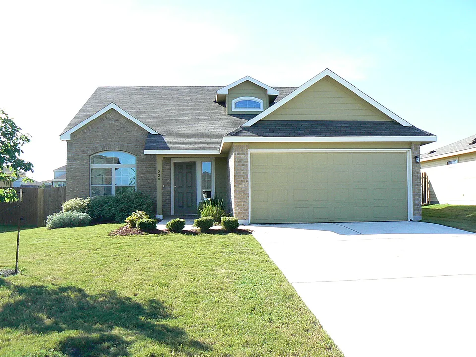 220 Westminster Dr