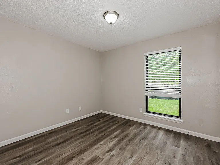 933 Lemontree Dr — Photo 13