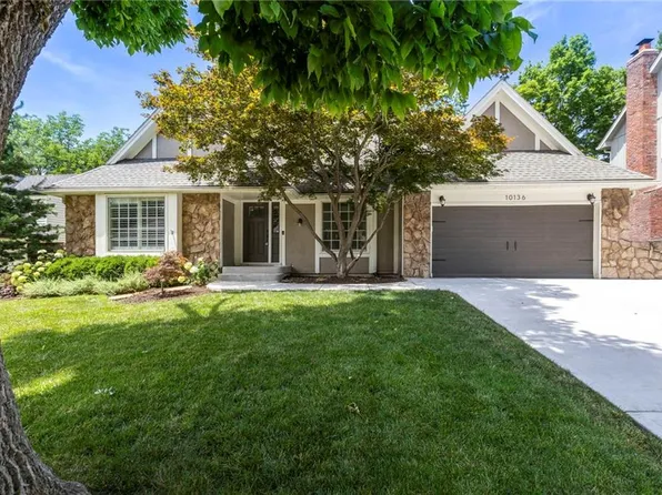 10136 Barton St, Overland Park, KS 66214