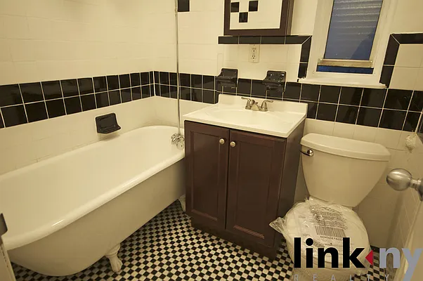 Rented by Link NY Realty | media 21