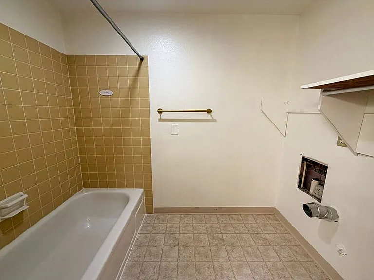 184 Lynnbrook Dr — Photo 10