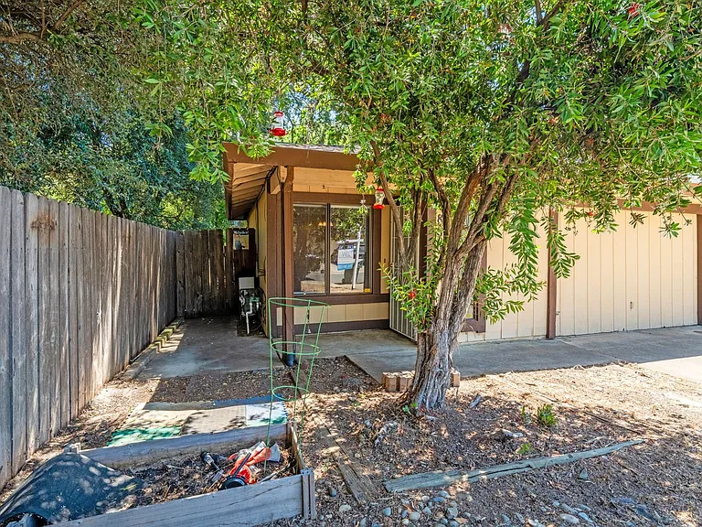 4830 Suncrest Way — Photo 3