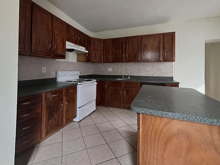 461 E Haines St — Photo 13