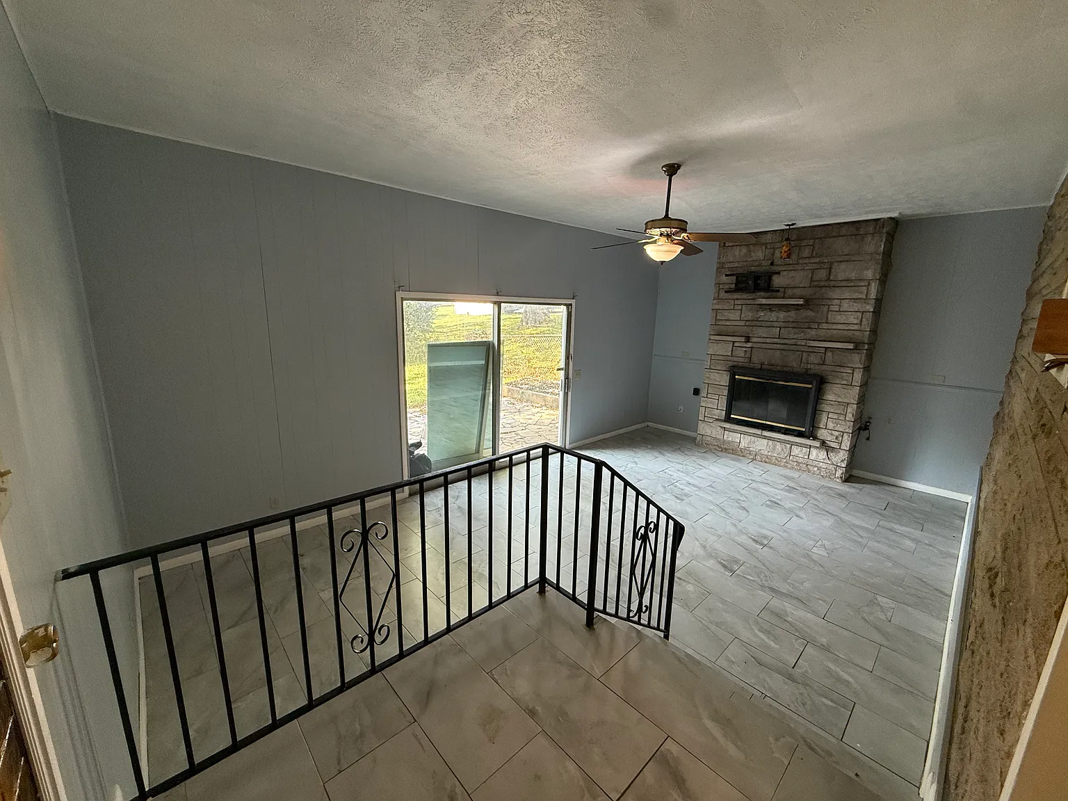 1106 S Chesley Dr — Photo 2