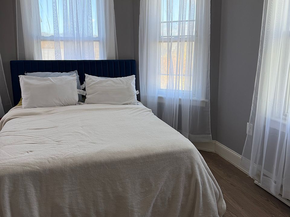 2nd image of 1055 Capitol Ave #3