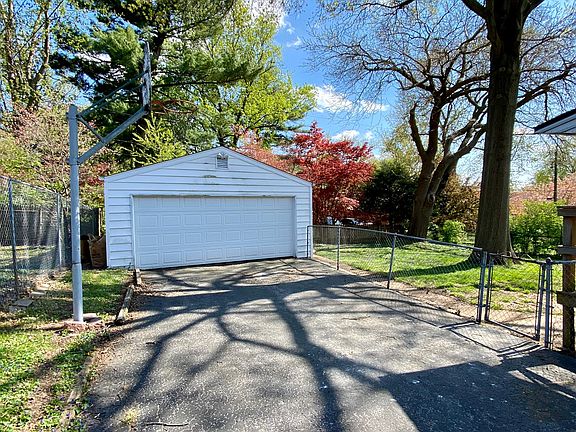 2nd image of 16 N Duchesne Dr