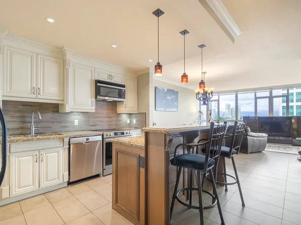 6888 Station Hill Dr #1105, Burnaby, BC V3N 4X5