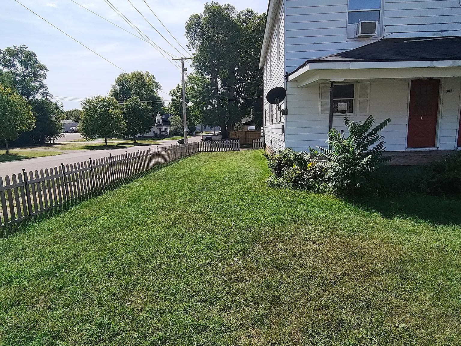 308 E Division St — Photo 4