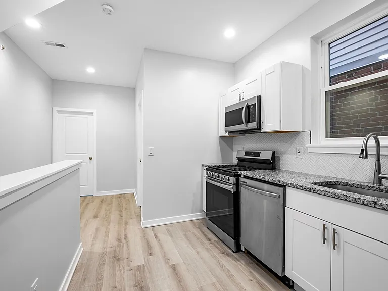 2230 Christian St #3 — Photo 7