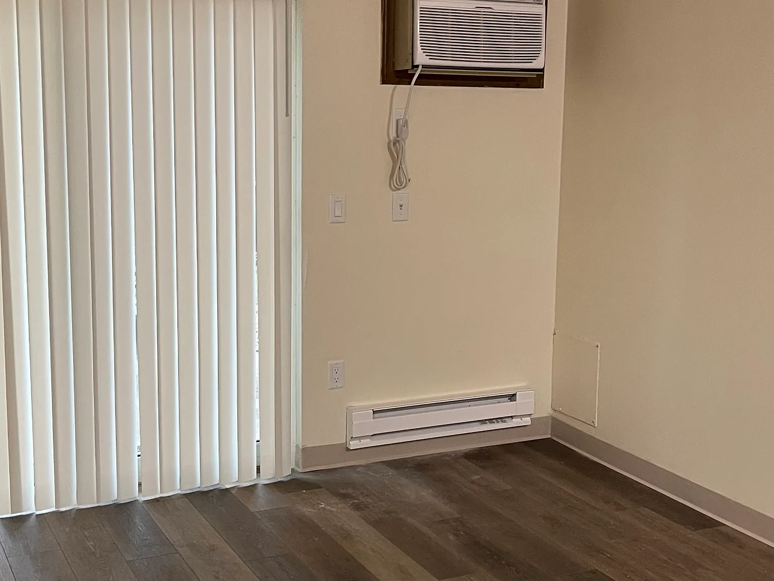 2 bed, 1000 sqft, $975 — Photo 2