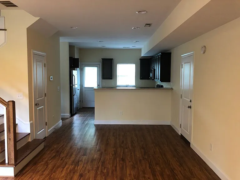 1203 Greenwood Ave — Photo 3