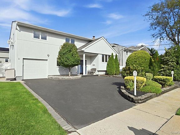 2nd image of 2872 Bayview Avenue