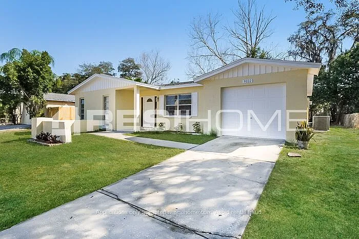 3 bed, 2.0 bath, 1080 sqft, $1,720 — Photo 4