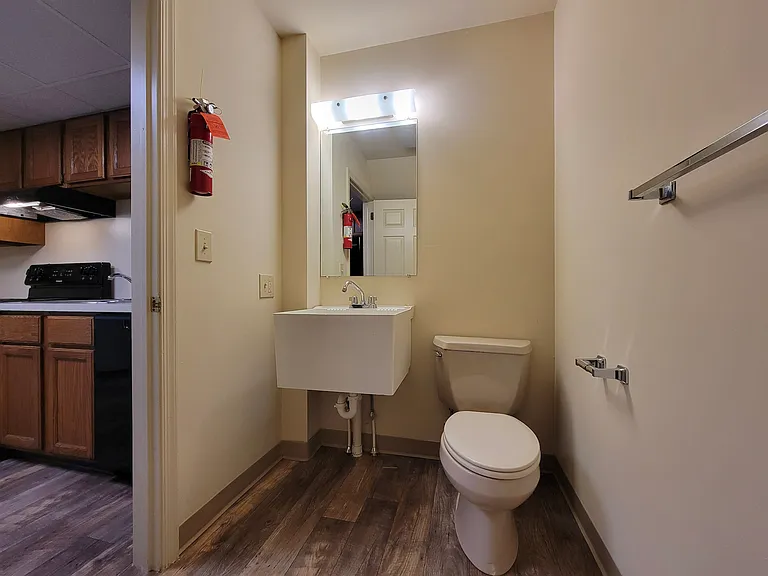 112 S Court St — Photo 10